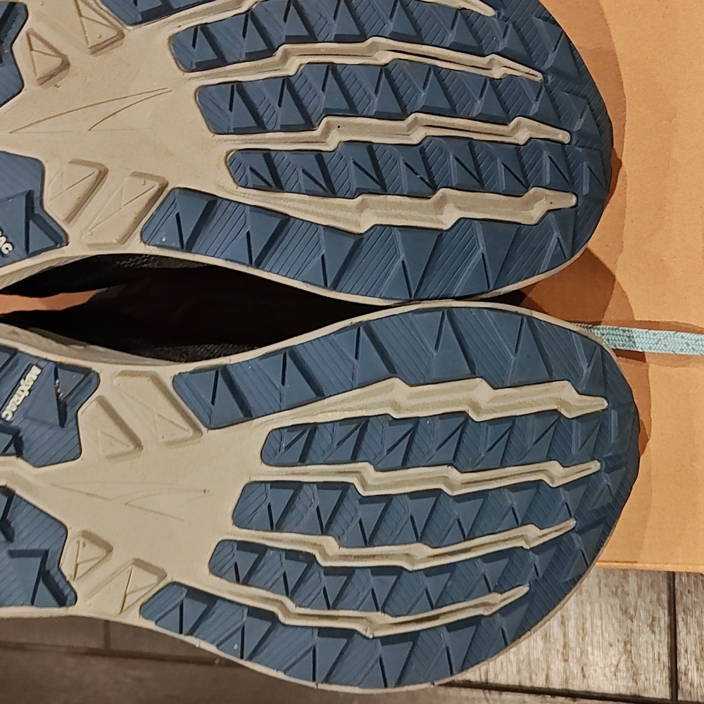 Altra experience Wild Size 8.5  Black/Lt Blue-barely Worn - Picture 11 of 12